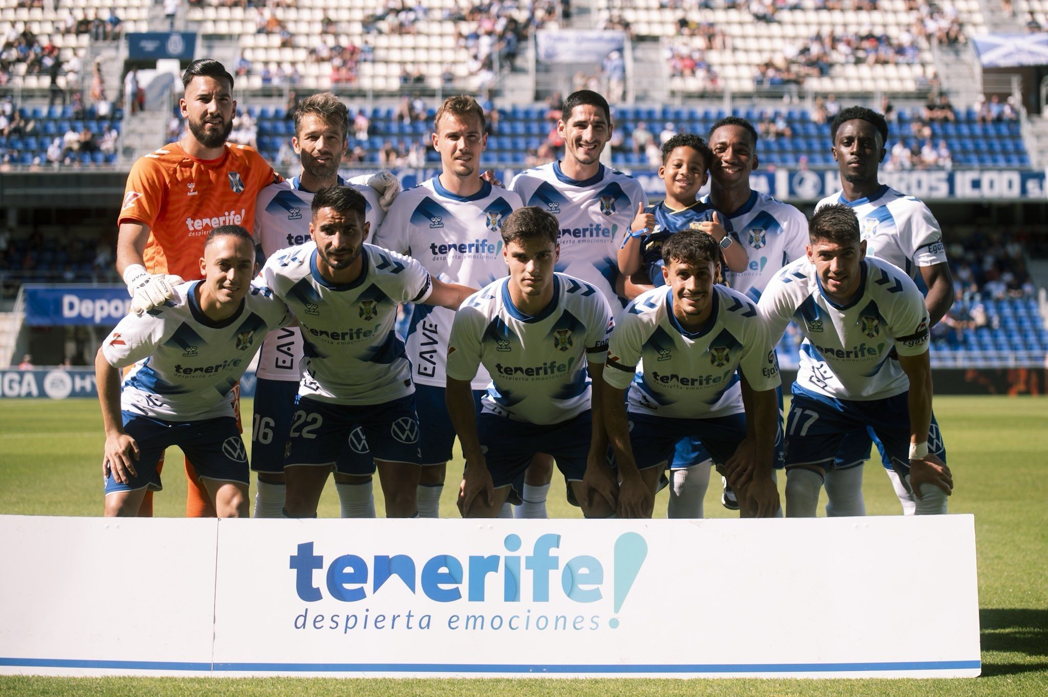 Alineación del Tenerife contra el Real Oviedo (CD TENERIFE) (1)