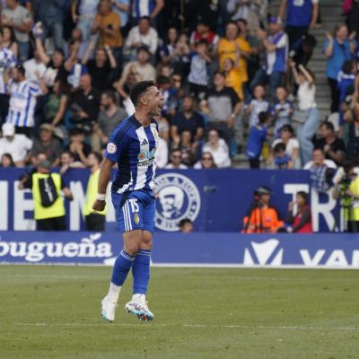 Álvaro Bustos celebrando con la Ponferradina (@AlvaroBustos10)