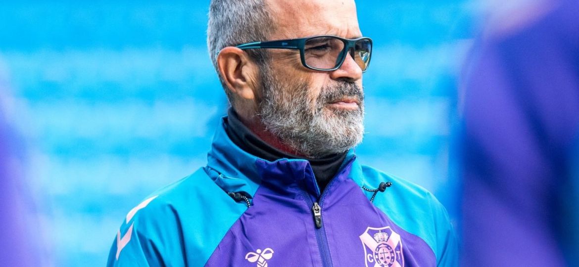 Álvaro Cervera durante un entrenamiento en el Heliodoro (CD Tenerife)