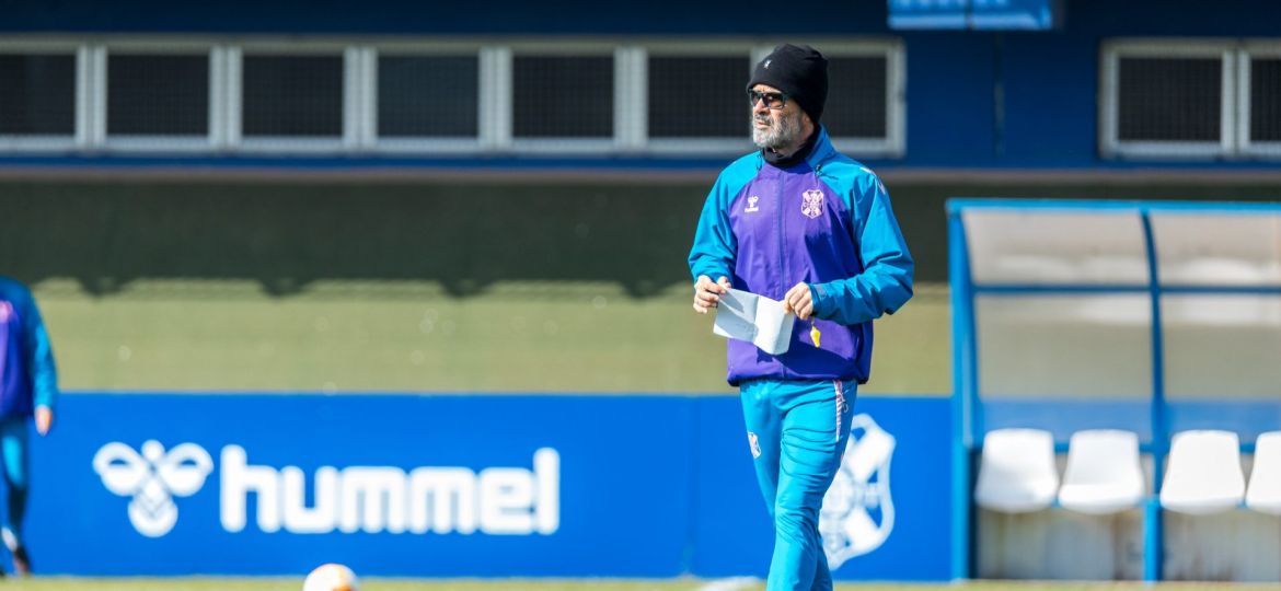 Álvaro Cervera en la Ciudad Deportiva (CD Tenerife)