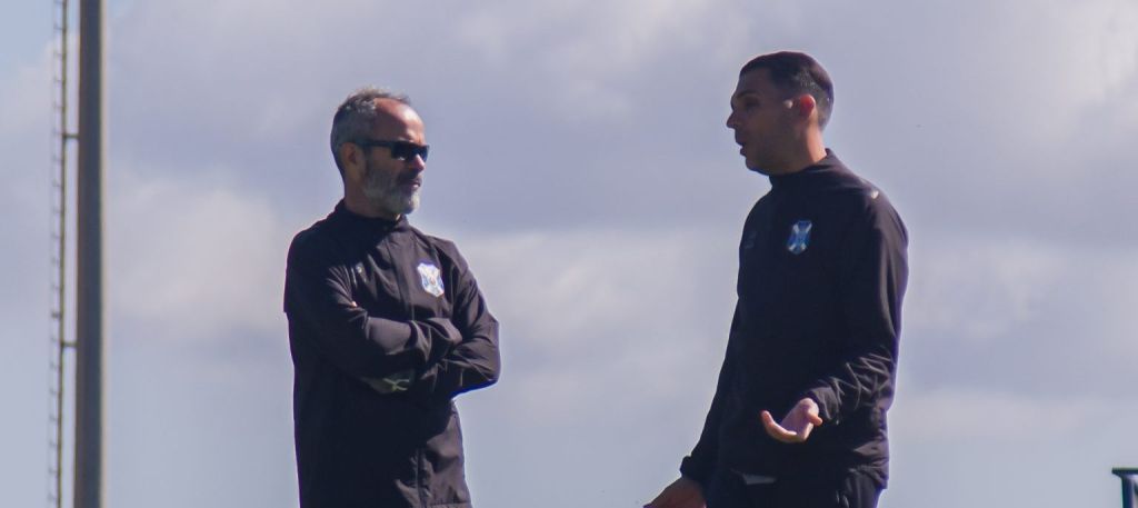 Álvaro Cervera hablando con Roberto Perera (CD Tenerife)|Álvaro Cervera hablando con Roberto Perera (CD Tenerife)