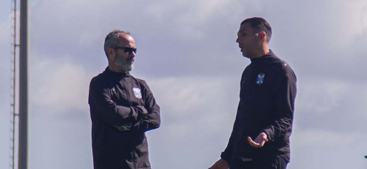 Álvaro Cervera hablando con Roberto Perera (CD Tenerife)|Álvaro Cervera hablando con Roberto Perera (CD Tenerife)