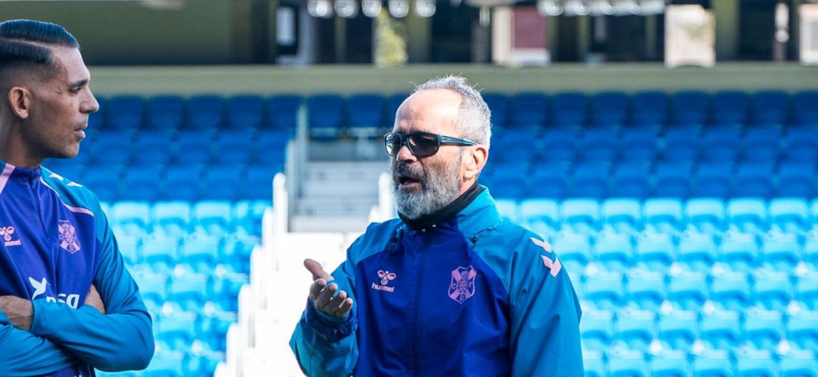 Álvaro Cervera hablando con Roberto Perera (CD Tenerife)|Álvaro Cervera hablando con Roberto Perera (CD Tenerife)