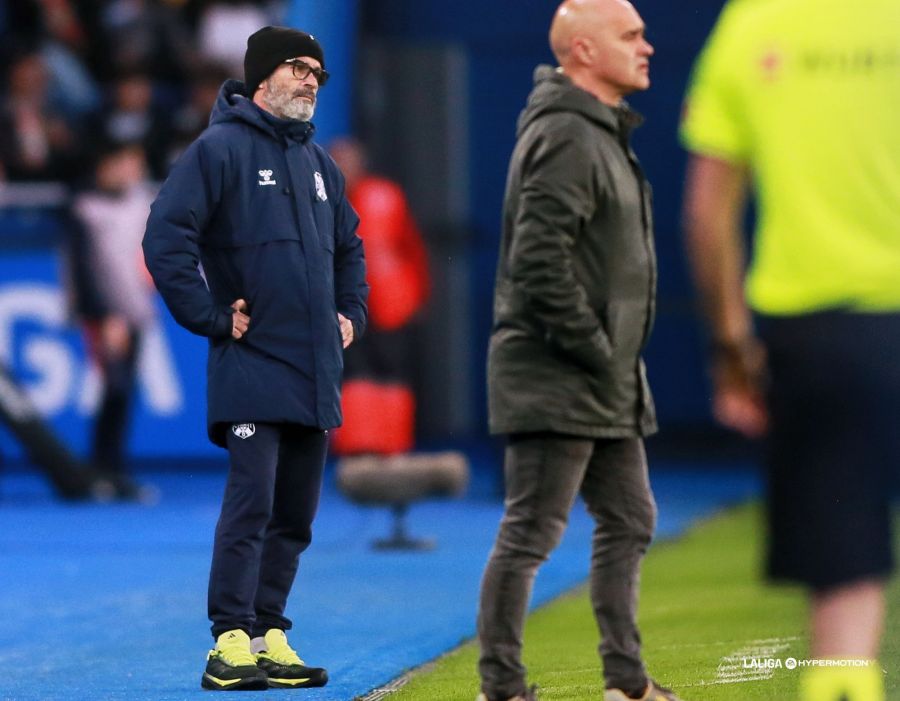 Álvaro Cervera, indignado en Riazor (La Liga)
