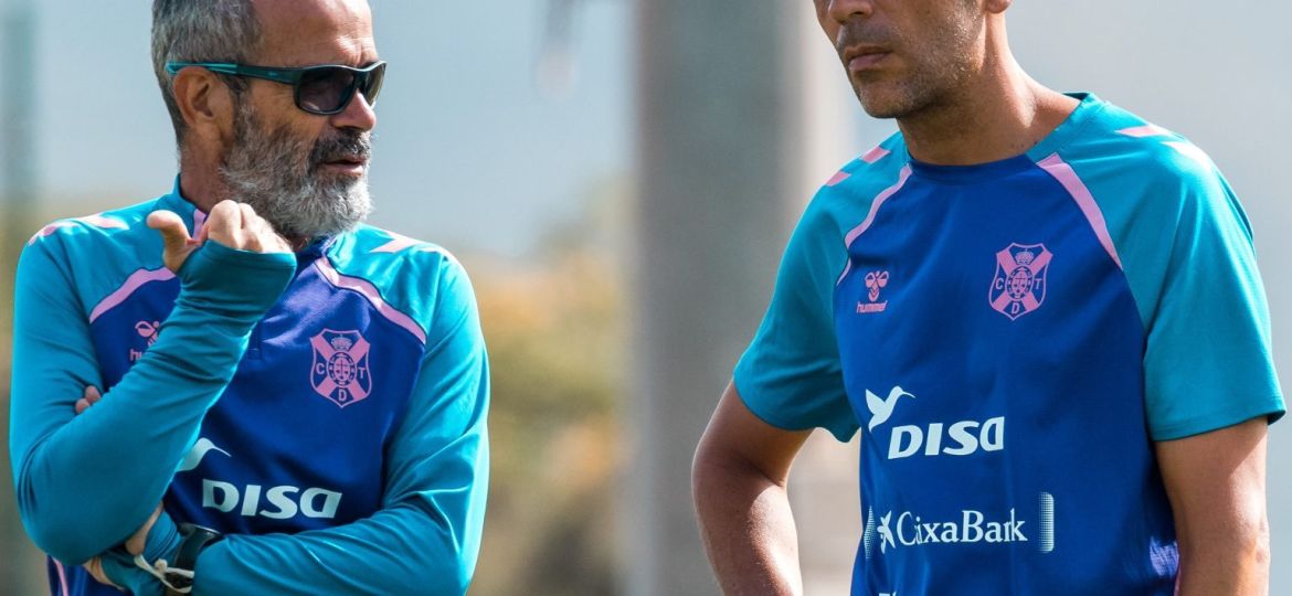 Álvaro Cervera junto a Roberto Perera (CD Tenerife)