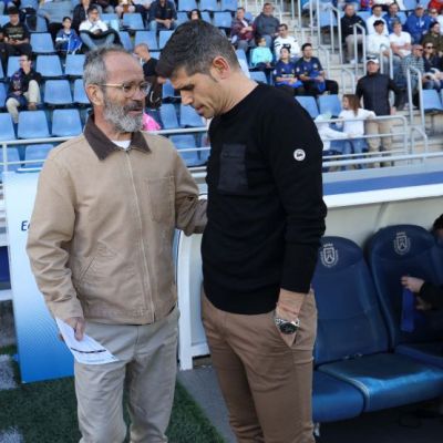 Álvaro Cervera y Antonio Hidalgo charlan antes del Tenerife- Huesca (LA LIGA)