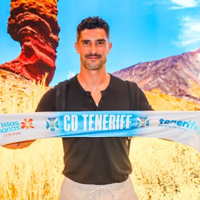 Álvaro González a su llegada a Los Rodeos (CD TENERIFE)