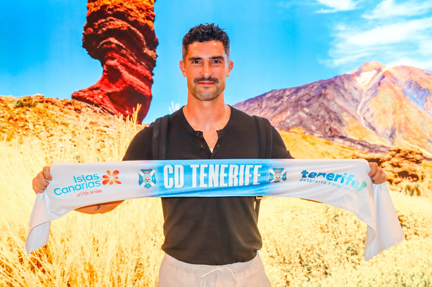 Álvaro González a su llegada a Los Rodeos (CD TENERIFE)