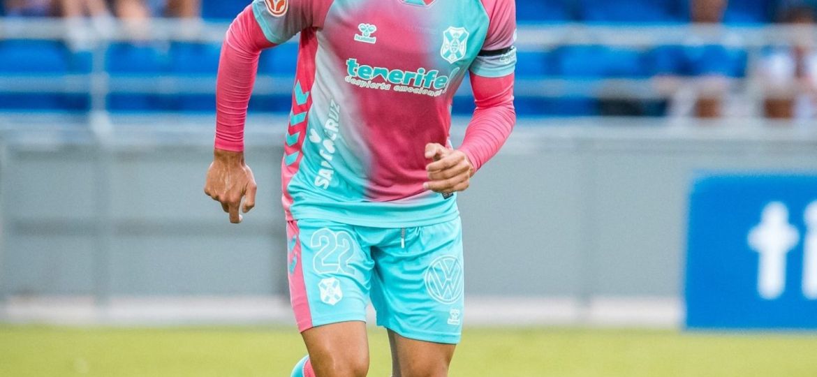 Álvaro González ante Unionistas (CD Tenerife)