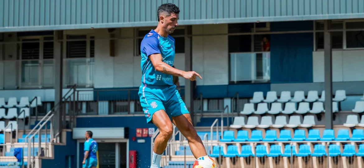 Álvaro González en un entrenamiento (CD TENERIFE)