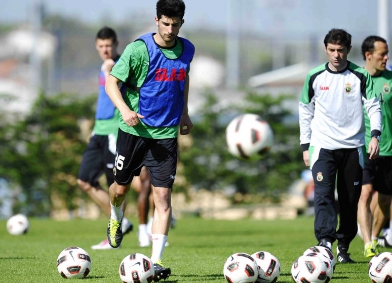 Álvaro González, en su etapa como cántabro (REALRACINGCLUB.ES).