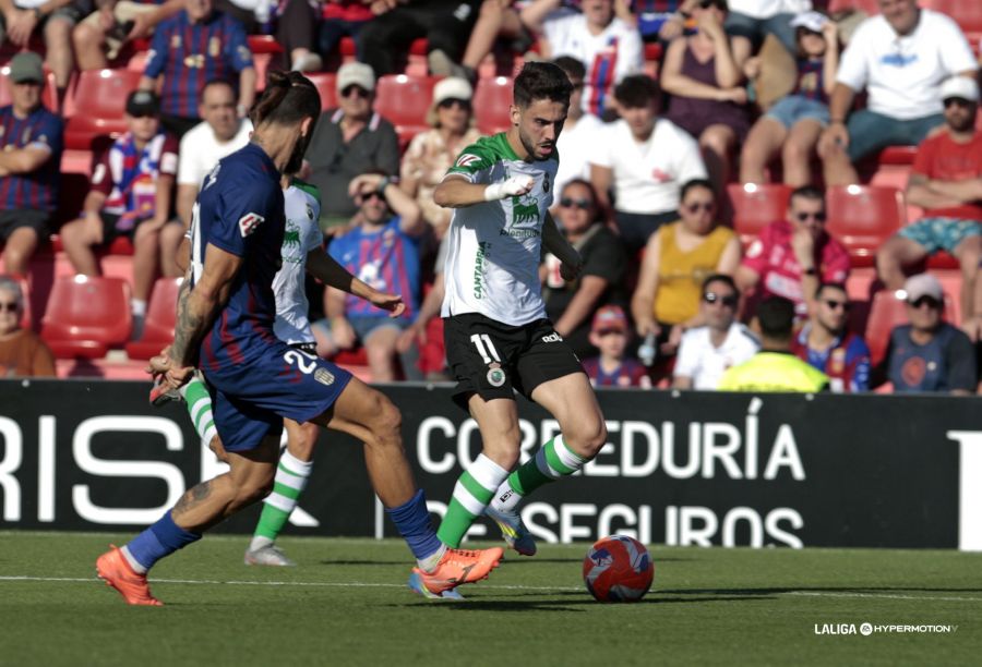 Andrés Martín trata de irse de su rival (LaLiga)