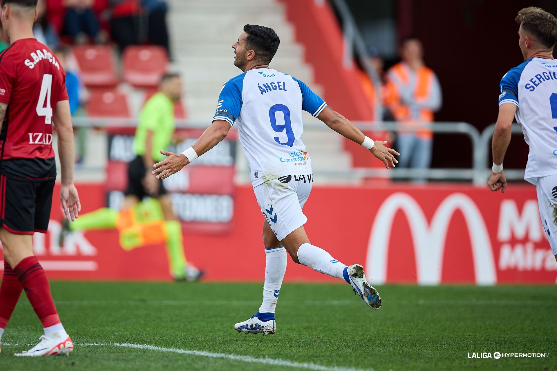 Ángel celebra su gol al Mirandés en la 2023-24 (LA LIGA)