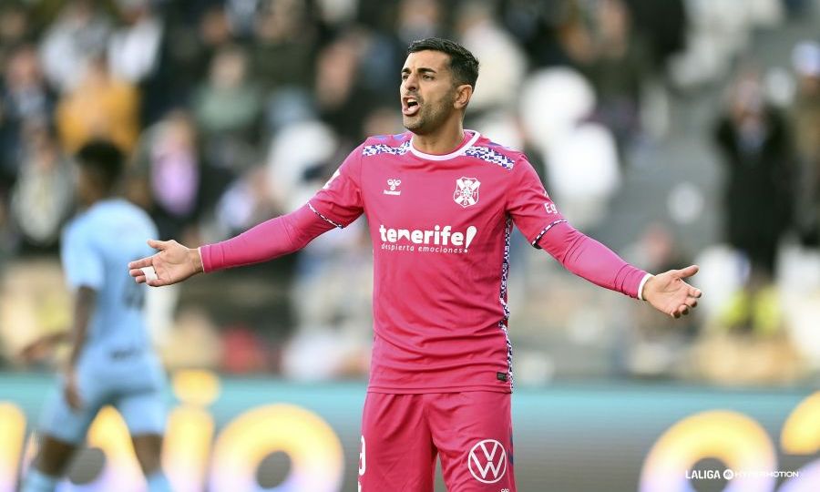 Ángel protestando una decisión al árbitro (La Liga)