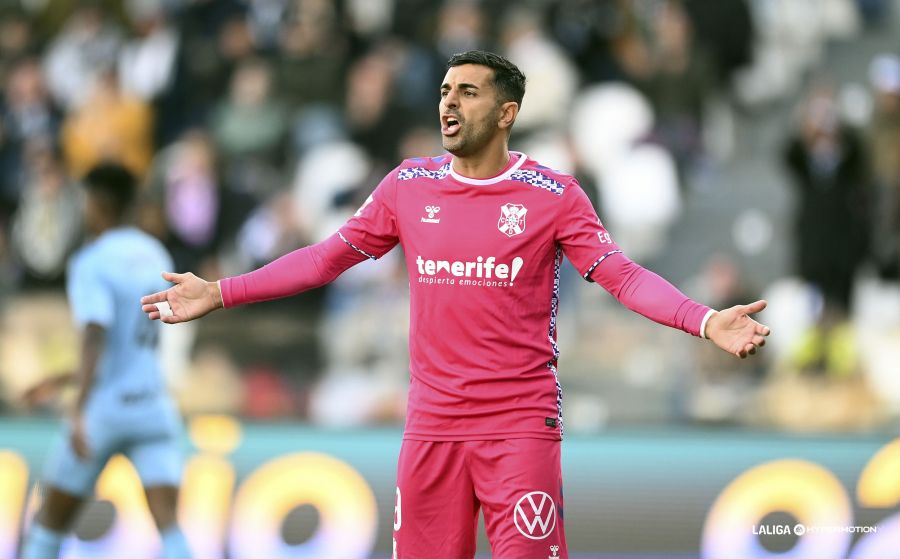 Ángel protestando una decisión al árbitro (La Liga)