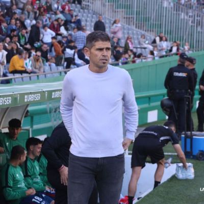 Antonio Hidalgo en el banquillo del Nuevo Arcángel (La Liga)