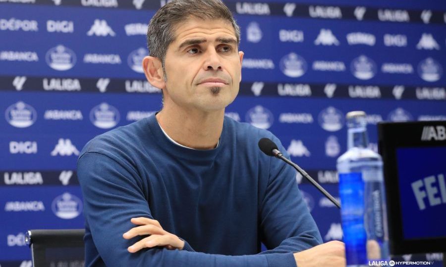 Antonio Hidalgo en la sala de prensa de Riazor (La Liga)