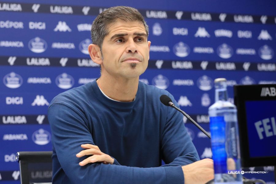 Antonio Hidalgo en la sala de prensa de Riazor (La Liga)