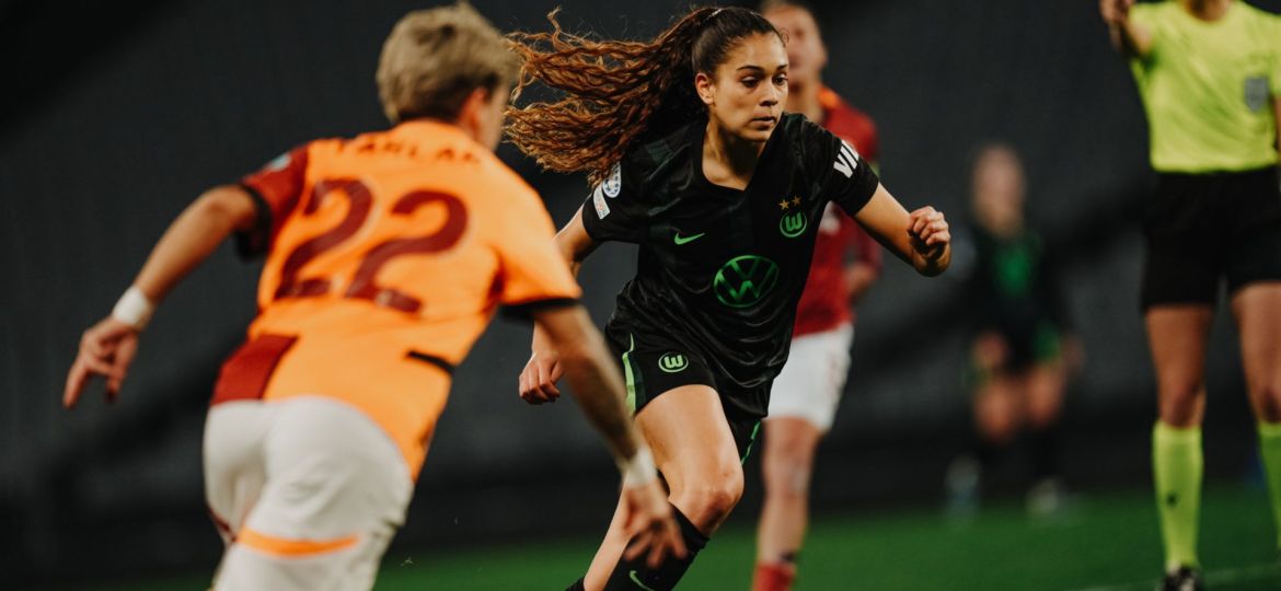 Ariana Arias en Alemania (@VflWolfsburg_ES)|Ari Arias vestirá de blanquiazul (CD Tenerife Femenino)