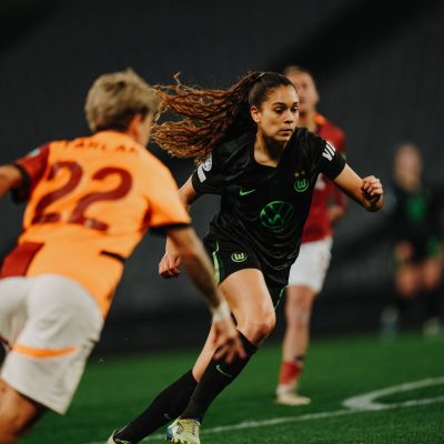 Ariana Arias en Alemania (@VflWolfsburg_ES)|Ari Arias vestirá de blanquiazul (CD Tenerife Femenino)