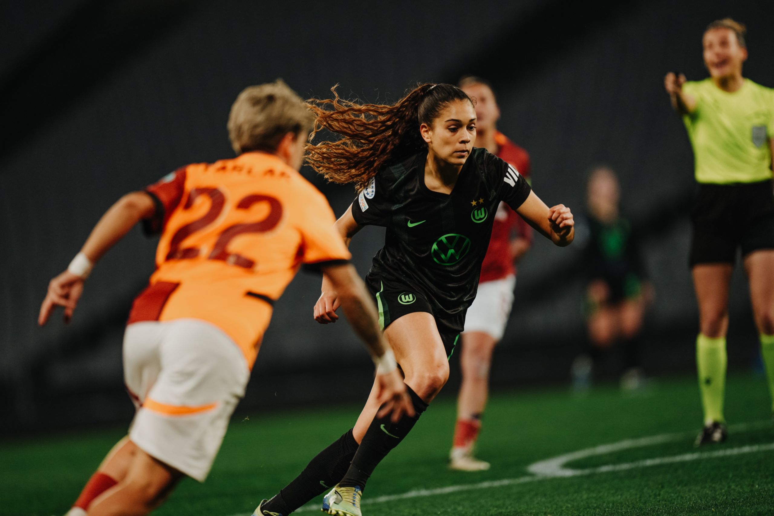 Ariana Arias en Alemania (@VflWolfsburg_ES)