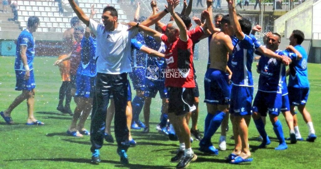 Imagen de la celebración del ascenso en L' Hospitalet (CD TENERIFE)