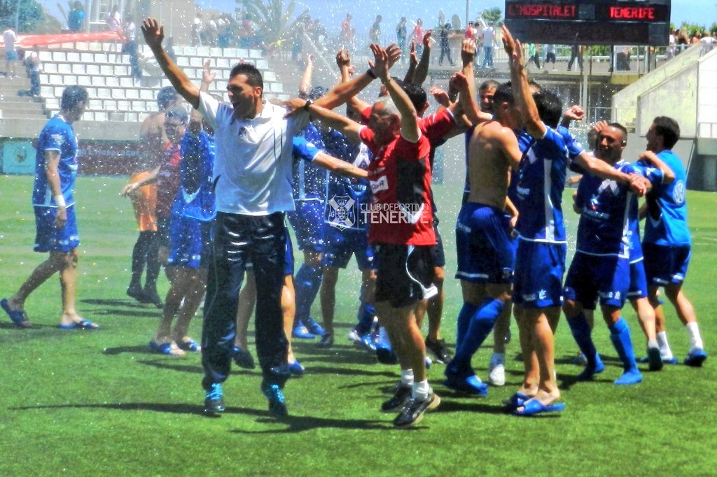 Imagen de la celebración del ascenso en L' Hospitalet (CD TENERIFE)