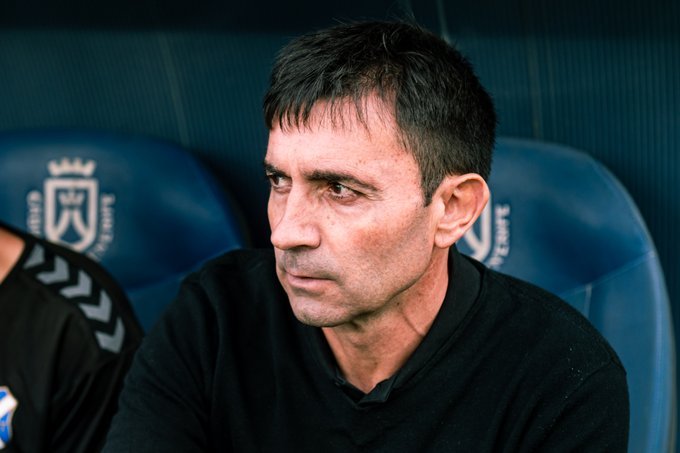 Asier Garitano en el banquillo del Heliodoro (@CDTOficial)