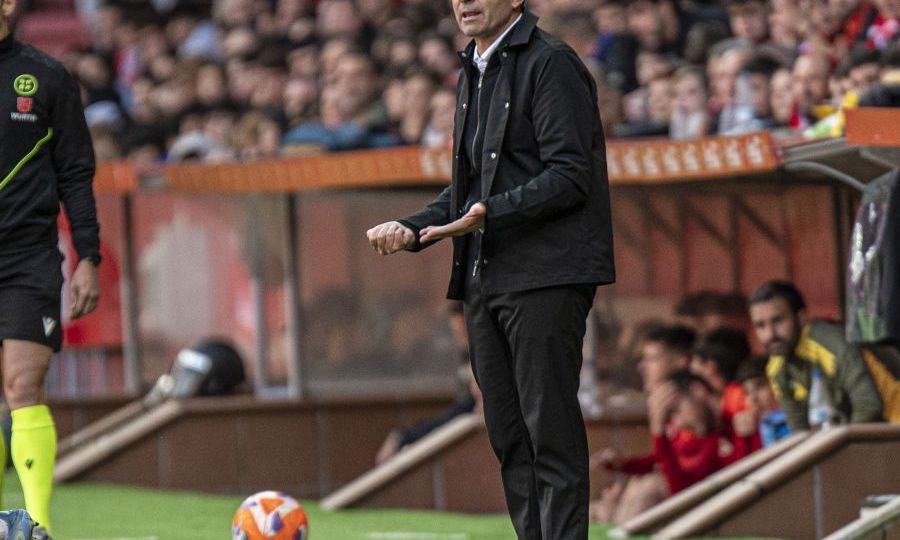 Asier Garitano en un partido del Sporting (LA LIGA)