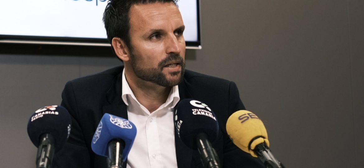 Ayoze García hablando ante los medios (@CDTOficial)
