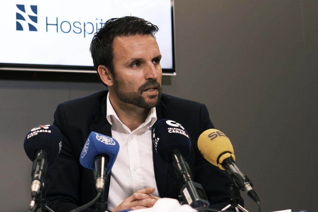 Ayoze García hablando ante los medios (@CDTOficial)