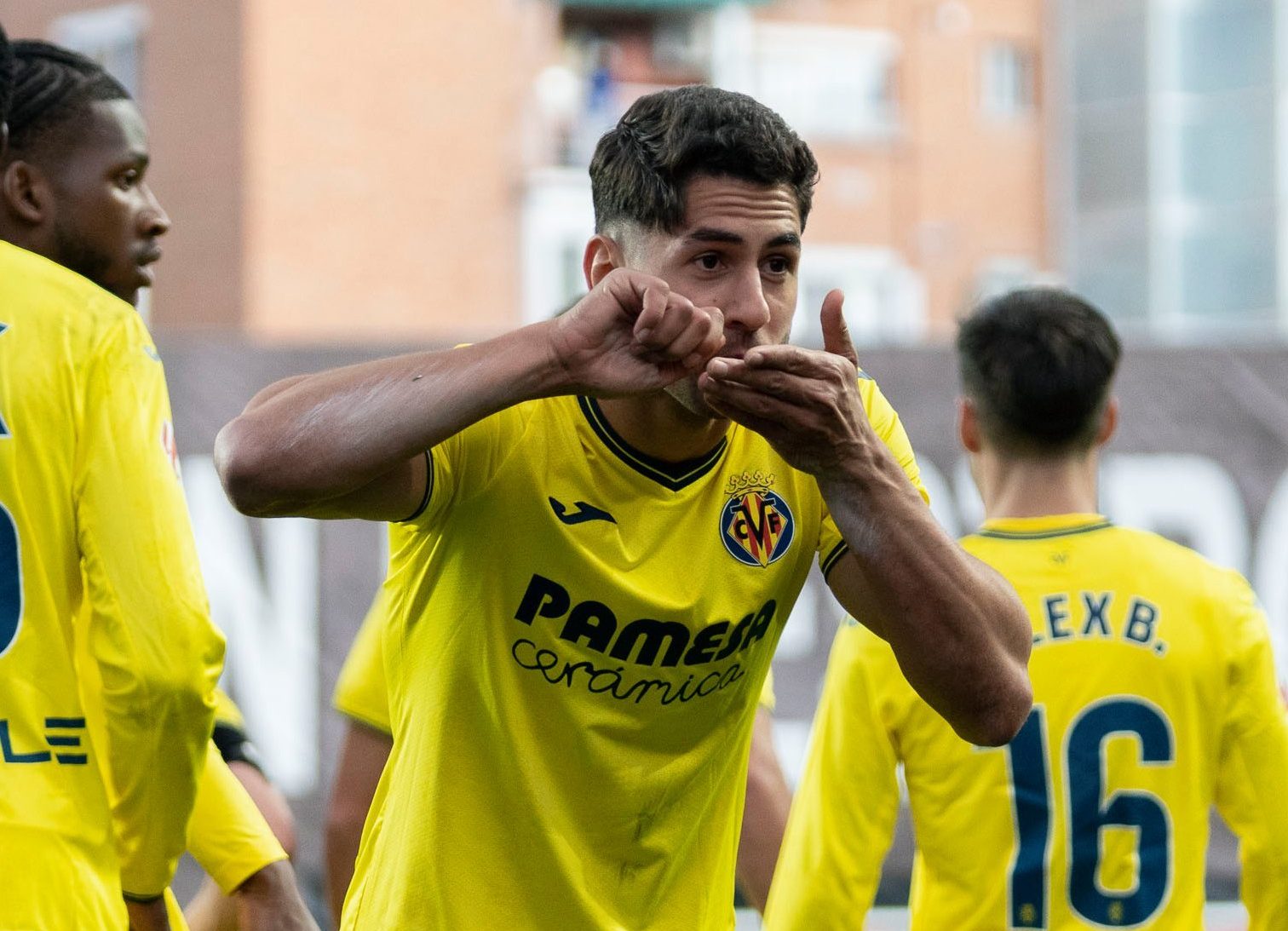 Ayoze Pérez celebrando su gol en Vallecas (@VillarrealCF)