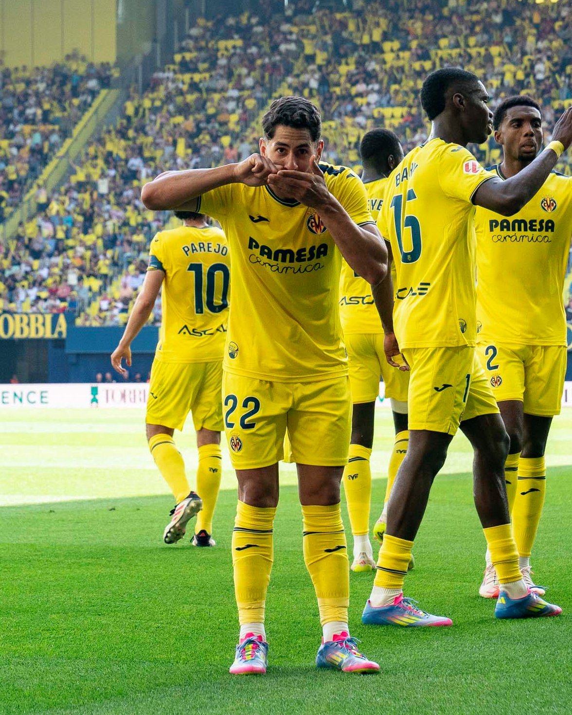 Ayoze Pérez celebrando uno de sus goles al Osasuna (@VillarrealCF)