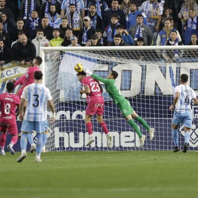 Badía despeja de puños (LA LIGA)