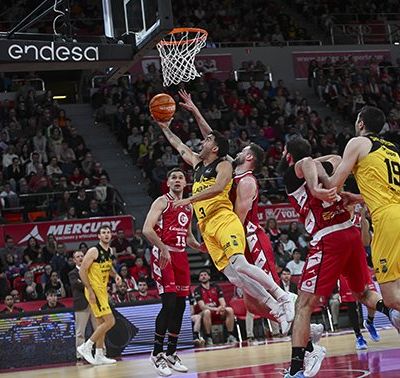 Bandeja de Jaime Fernández en Zaragoza (ACB Media / A. Sánchez)