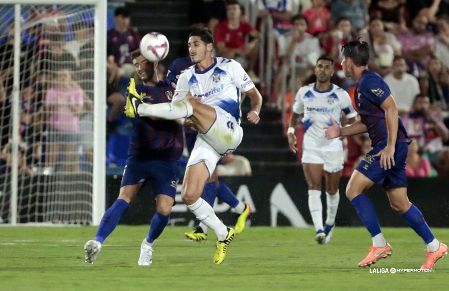 Bodiger en el Eldense- Tenerife (LALIGA)