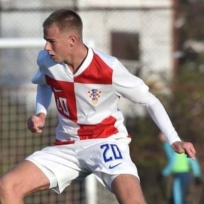 Borna Ivanda con la Selección croata Sub 18 (@HNS_CFF)