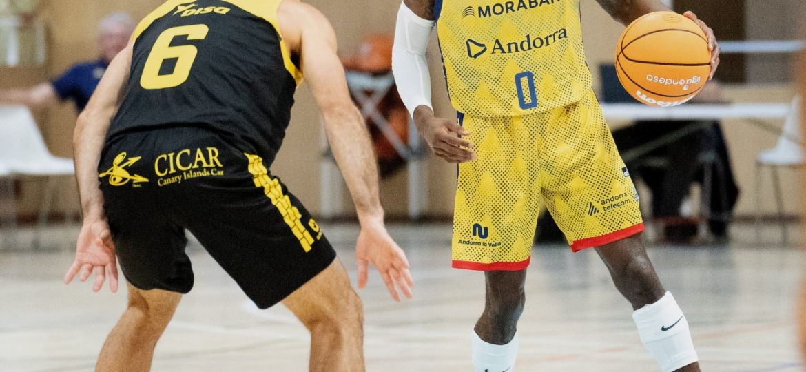 Bruno Fitipaldo defendiendo a Shannon Evans (@morabancandorra)