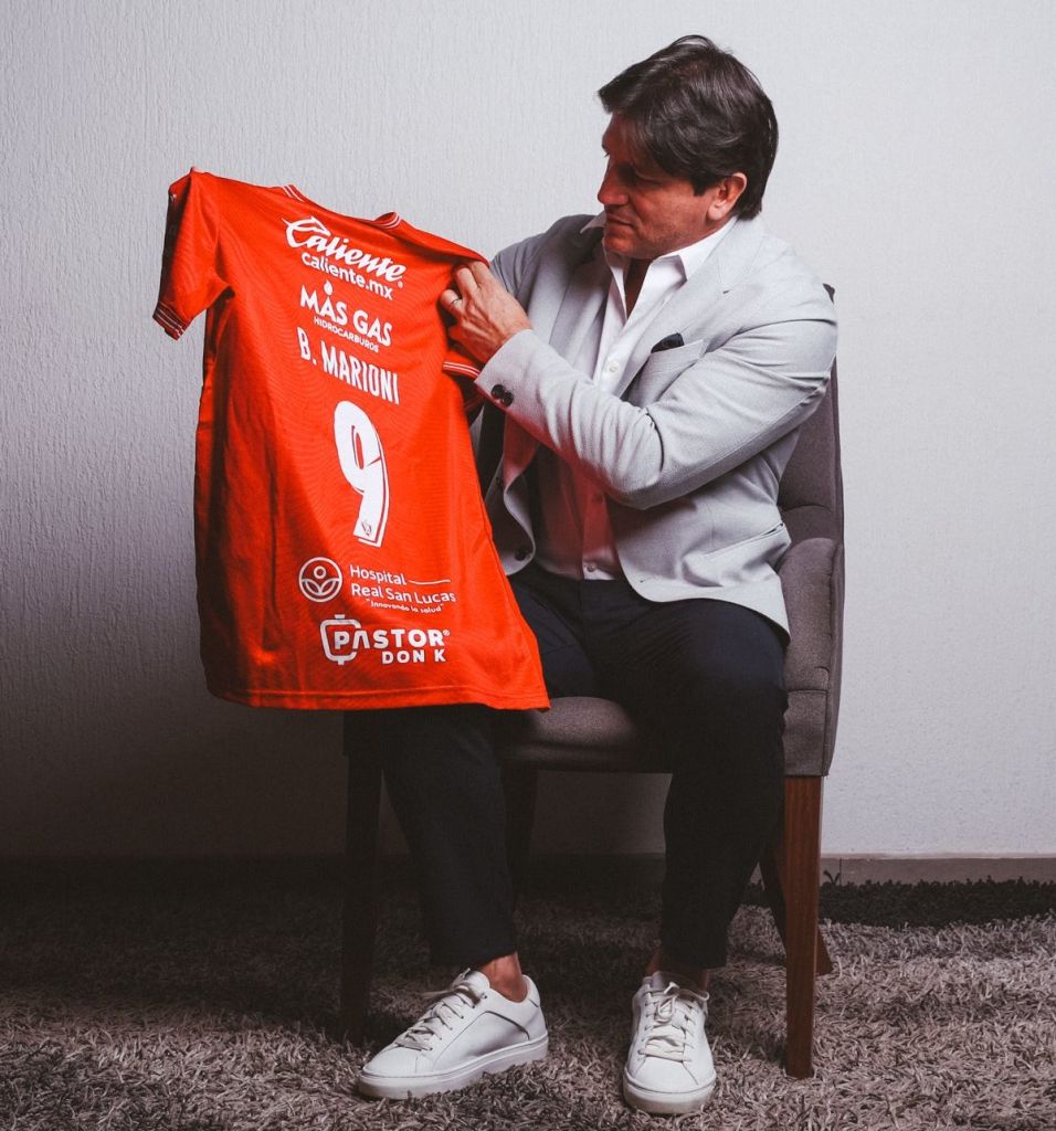 Bruno Marioni con la camiseta de su nuevo club (@TepatitlanFC)