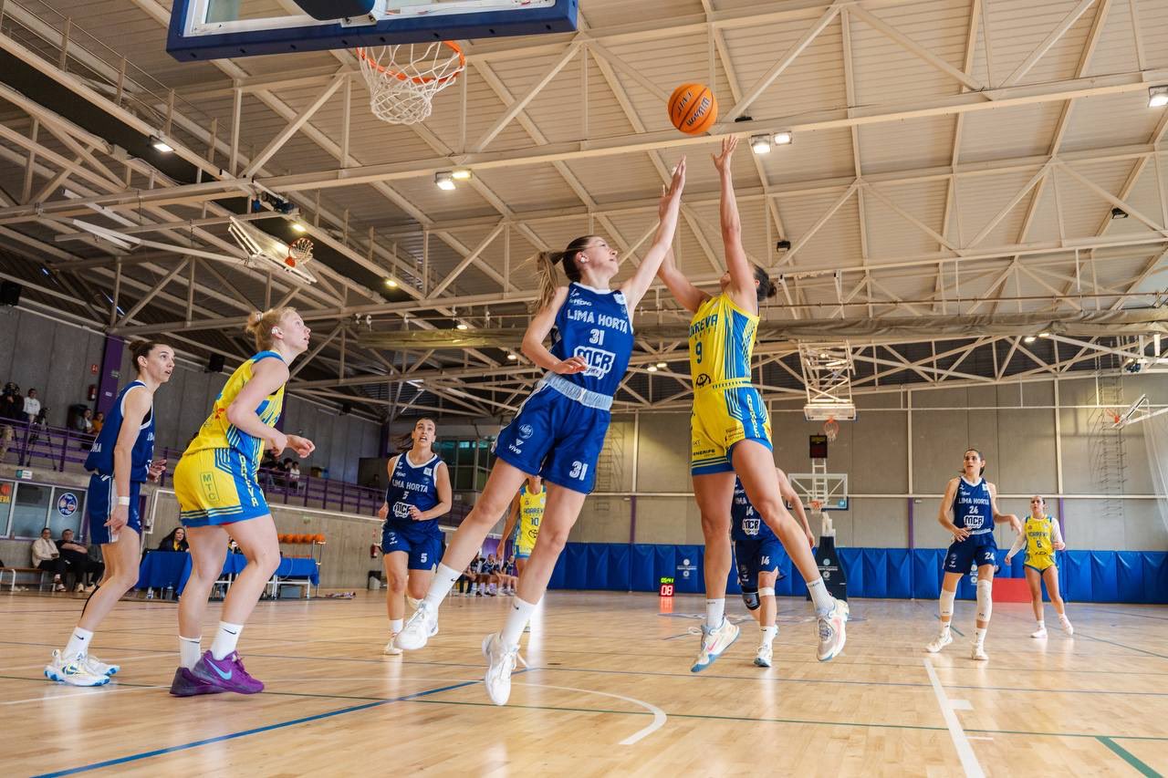 El CB Adareva Tenerife, en un partido de Liga Femenina Challenge (@CBADAREVA).