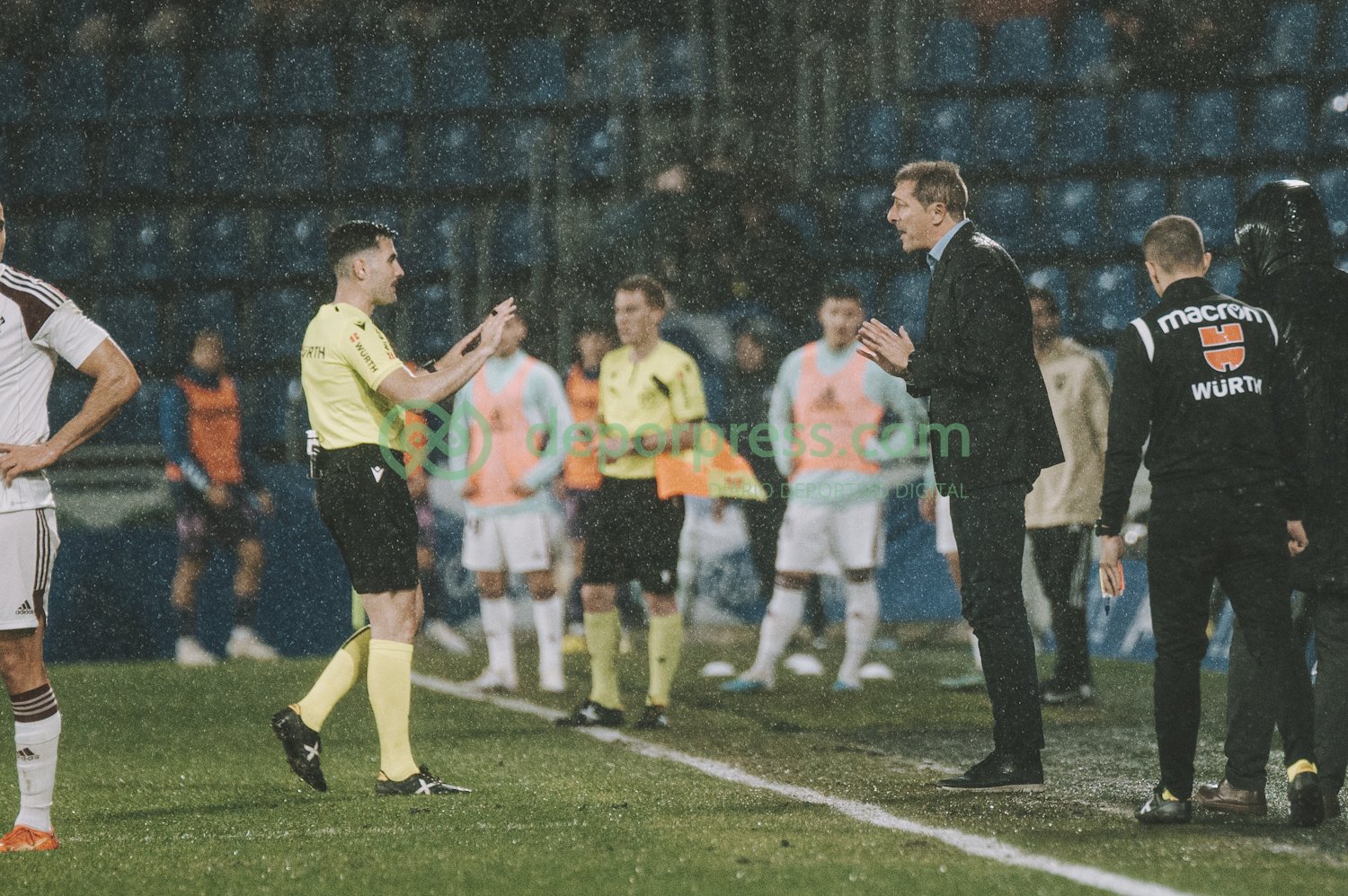 Fuentes Molina se dirige a Ramis. (DEPORPRESS)
