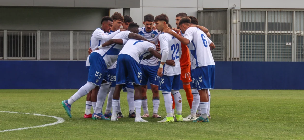 Los jugadores del CD Tenerife B en Geneto (CEDIDA)