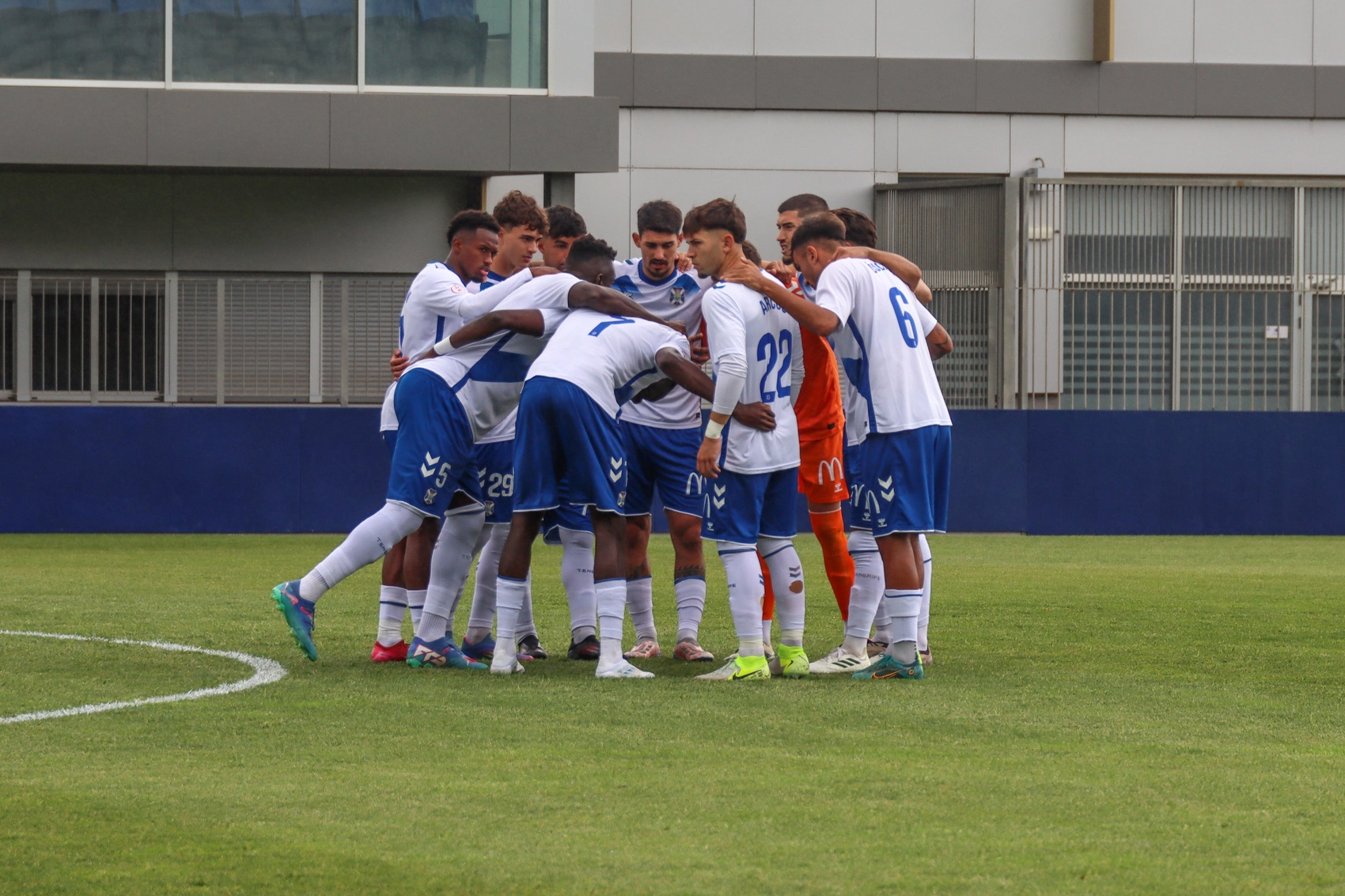Los jugadores del CD Tenerife B en Geneto (CEDIDA)