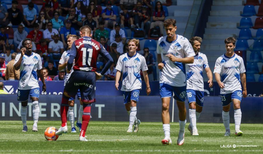 Cantero celebrando el 0-1 en Valencia (La Liga)