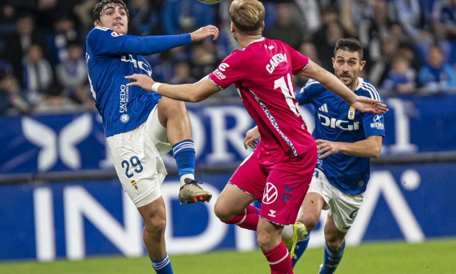 Cantero durante el partido en Oviedo (La Liga)