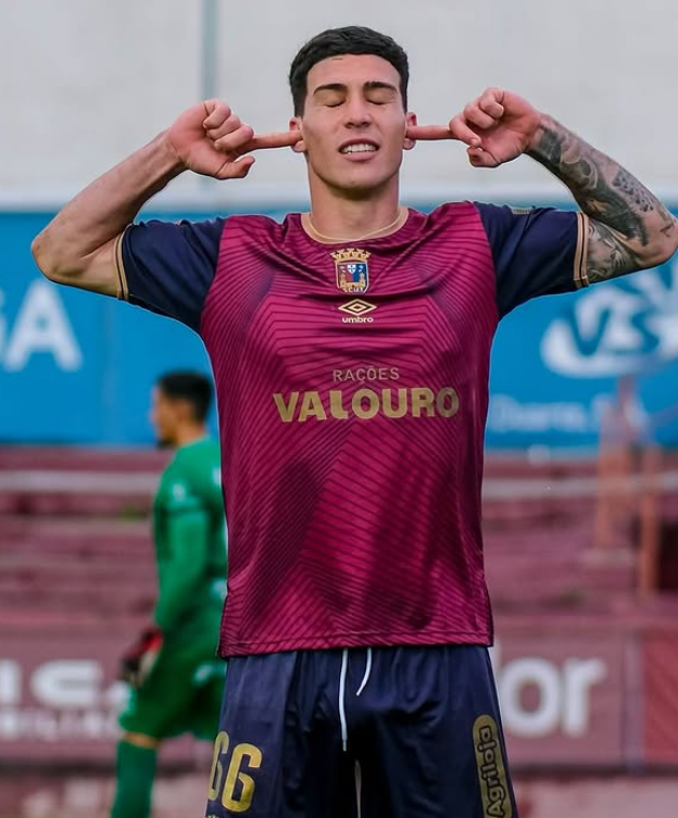 Ethyan celebrando un gol en Portugal (@ethyaanglez)