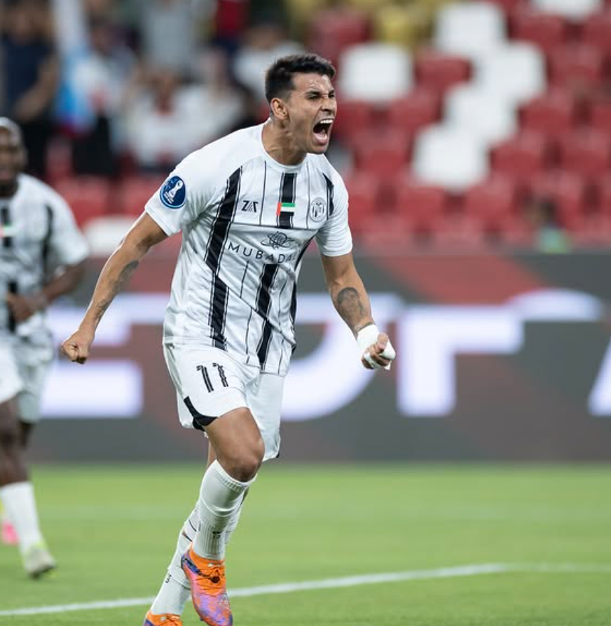 Ramón Miérez celebrando el gol (Al Jazira FC)