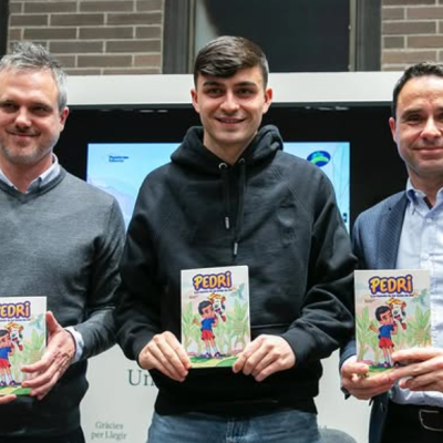 Pedri presentando su libro (@pedri)