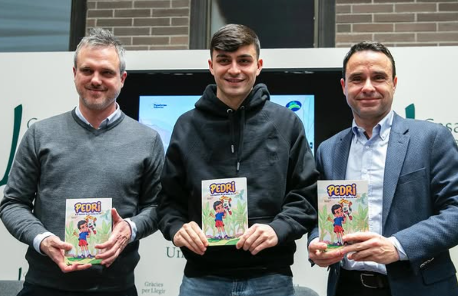 Pedri presentando su libro (@pedri)