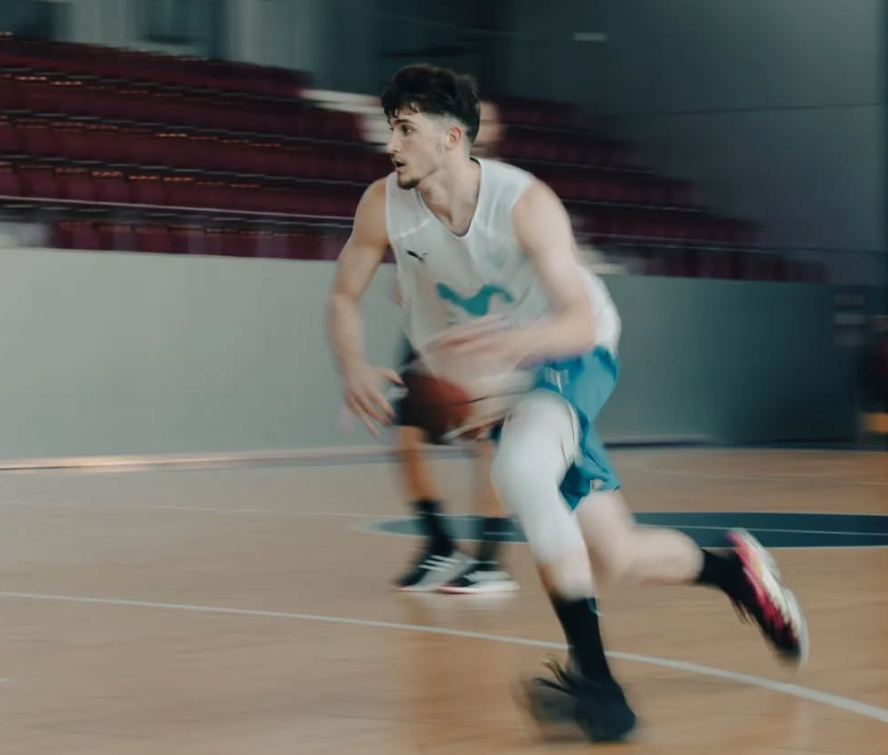 Héctor Alderete durante un entrenamiento (@ettorealderete1)